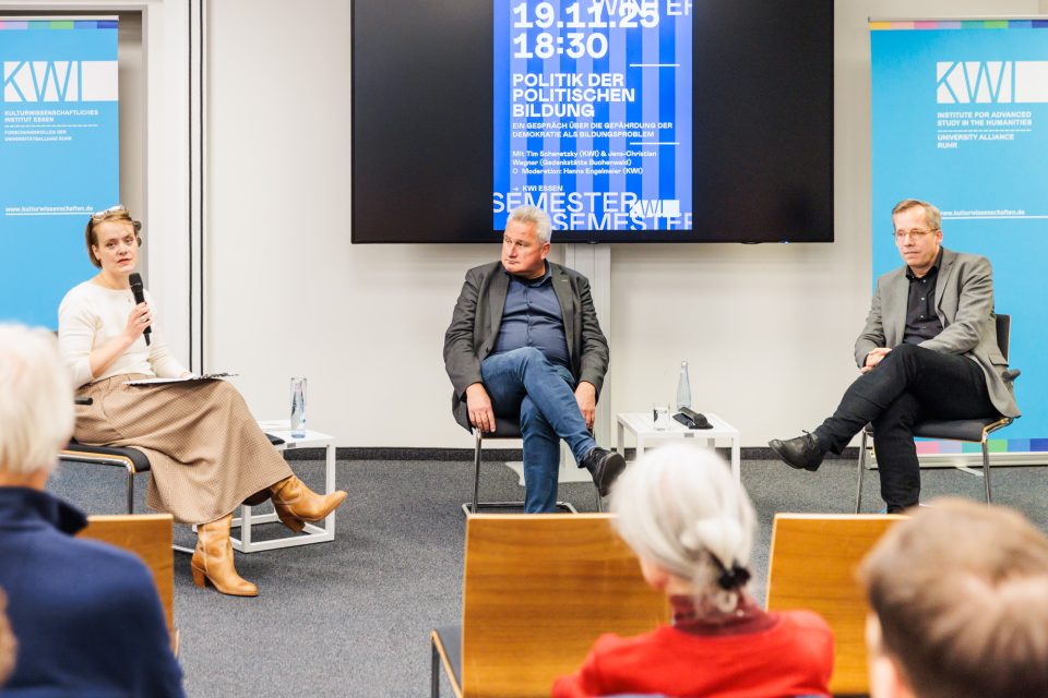 Gespräch über die Politik der politischen Bildung